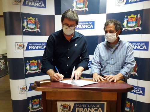 Prefeitura Municipal de Franca assina conv&ecirc;nio com a Funda&ccedil;&atilde;o Allan Kardec para gest&atilde;o do CAPS AD III.